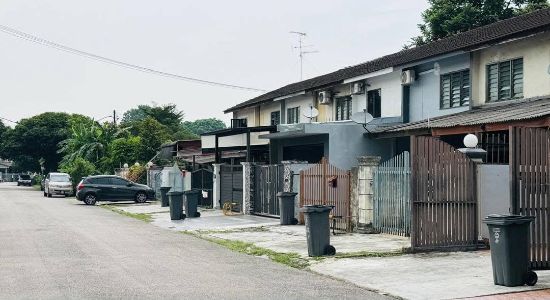 Double Storey Low Cost Taman Molek – photo 1