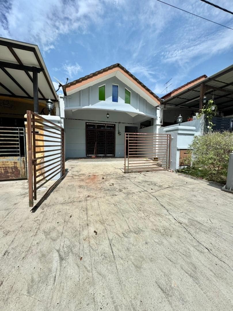 Single Storey Terrace House Bandar Putra Kulai – photo 1