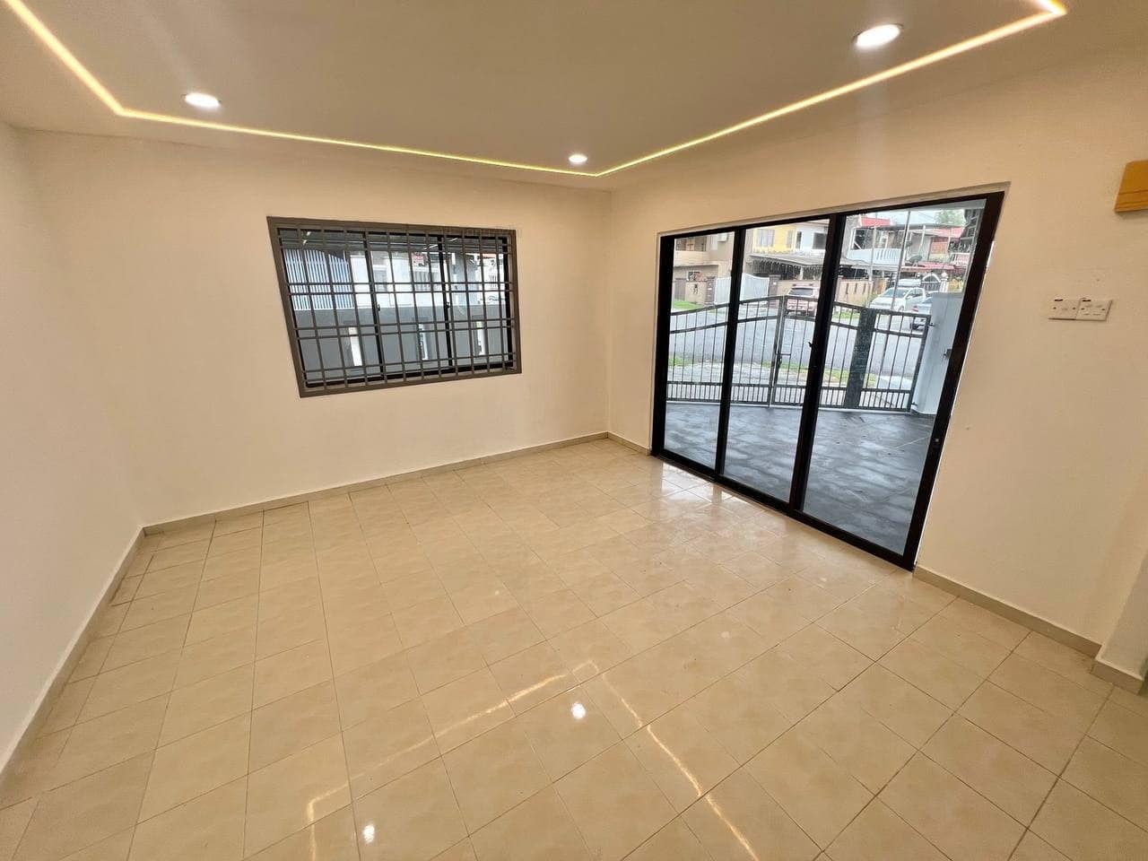 Double Storey Low Cost Corner Taman Damai Jaya – photo 1
