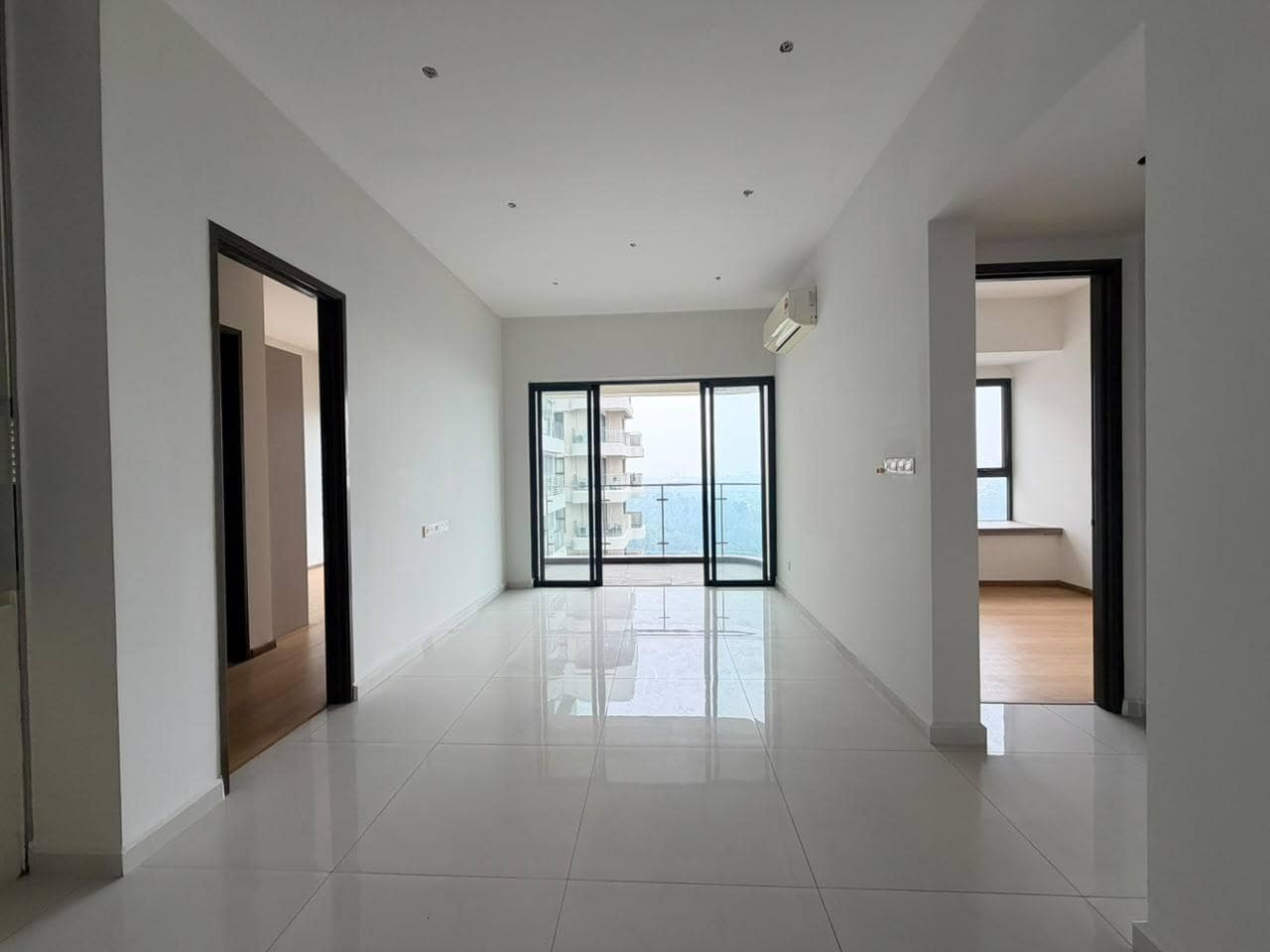 Condo Baypoint Bay Point Country Garden Danga Bay – photo 1
