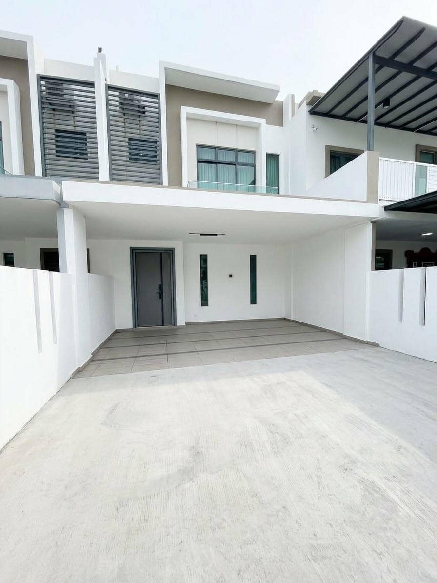 Double Storey Terrace House Danga Utama – photo 1