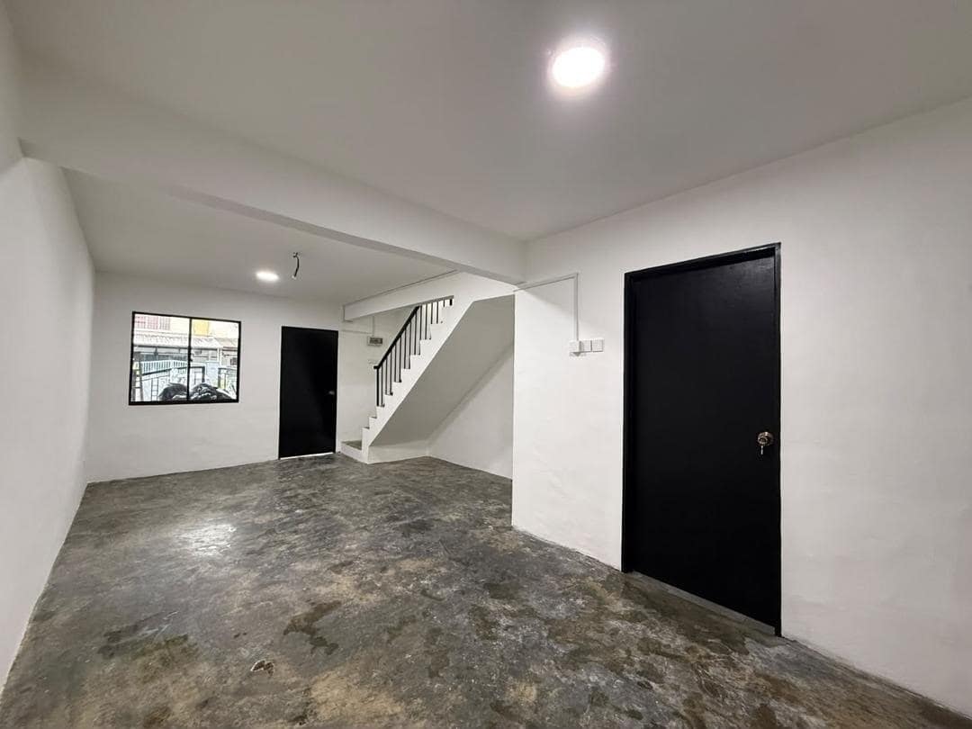 Double-Storey Low Cost House Taman Molek – photo 1
