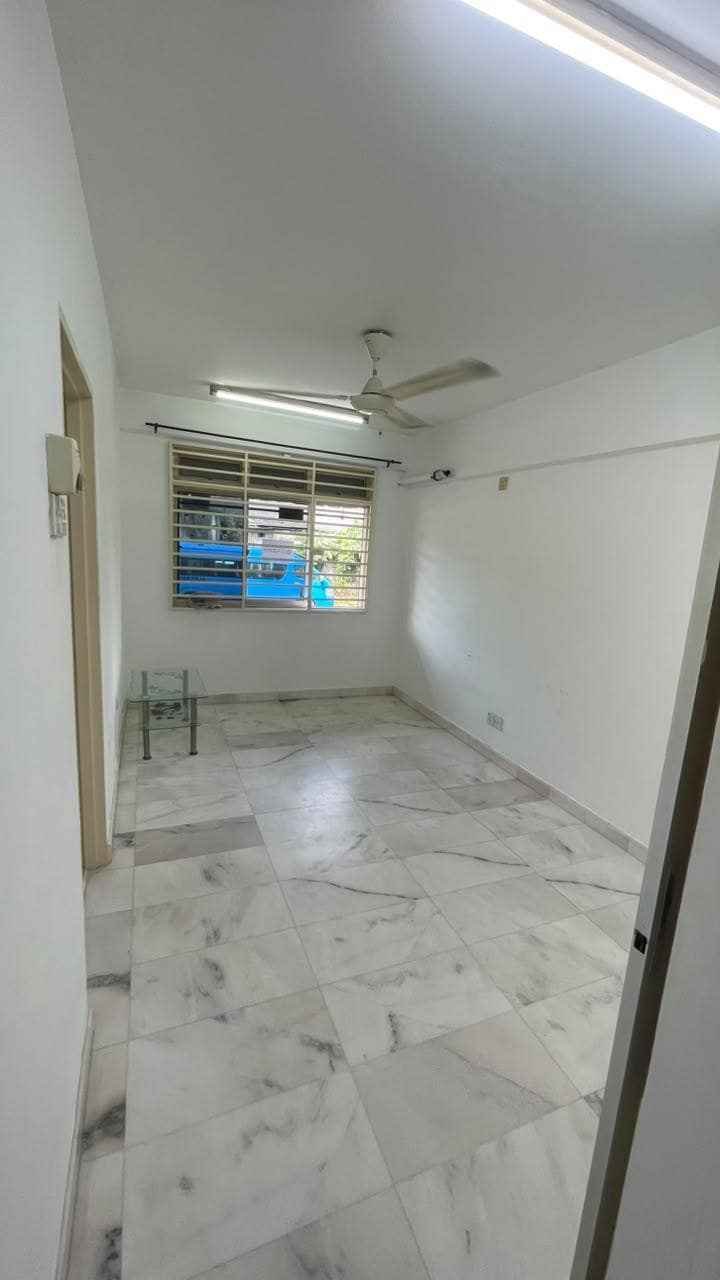 Low Cost Flat Pangsa Sri Orkid, Taman Ehsan Jaya – photo 1