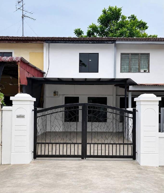 Double Storey Low Cost House Taman Molek – photo 1