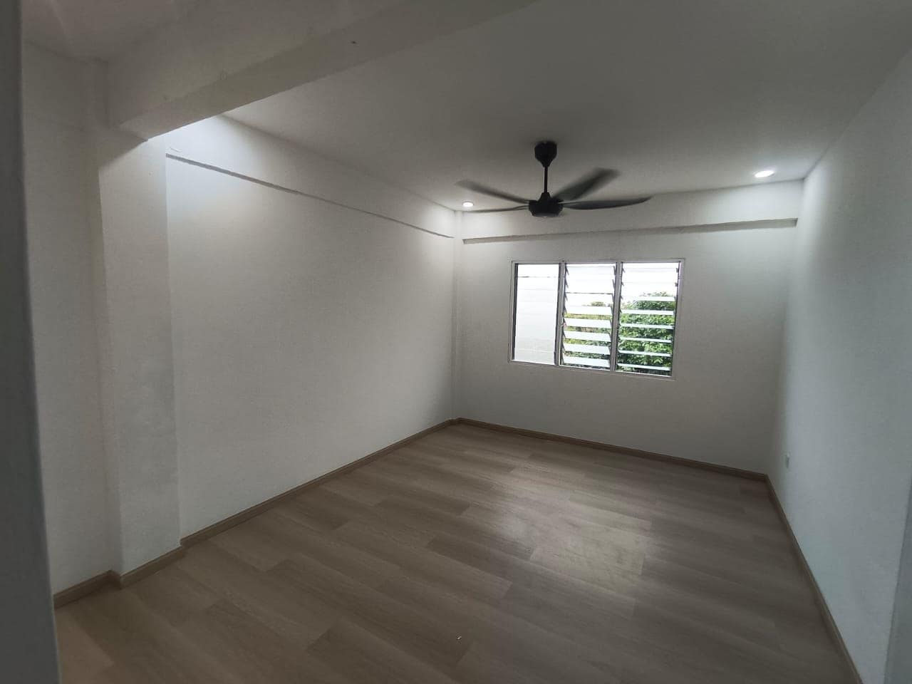 Low Cost Flat Temenggong – photo 1