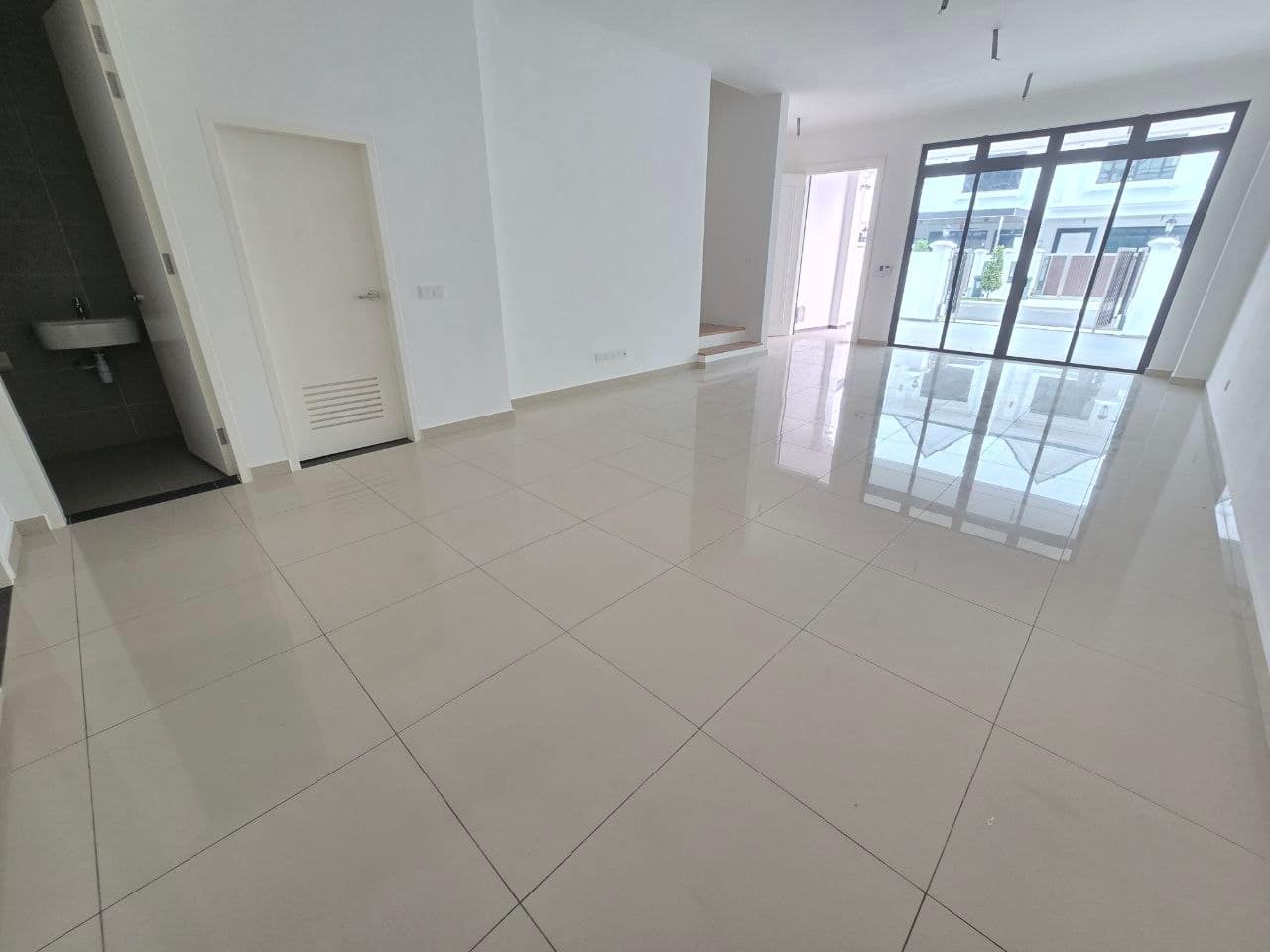 Double Storey Terrace House South Hills@Seri Alam – photo 1