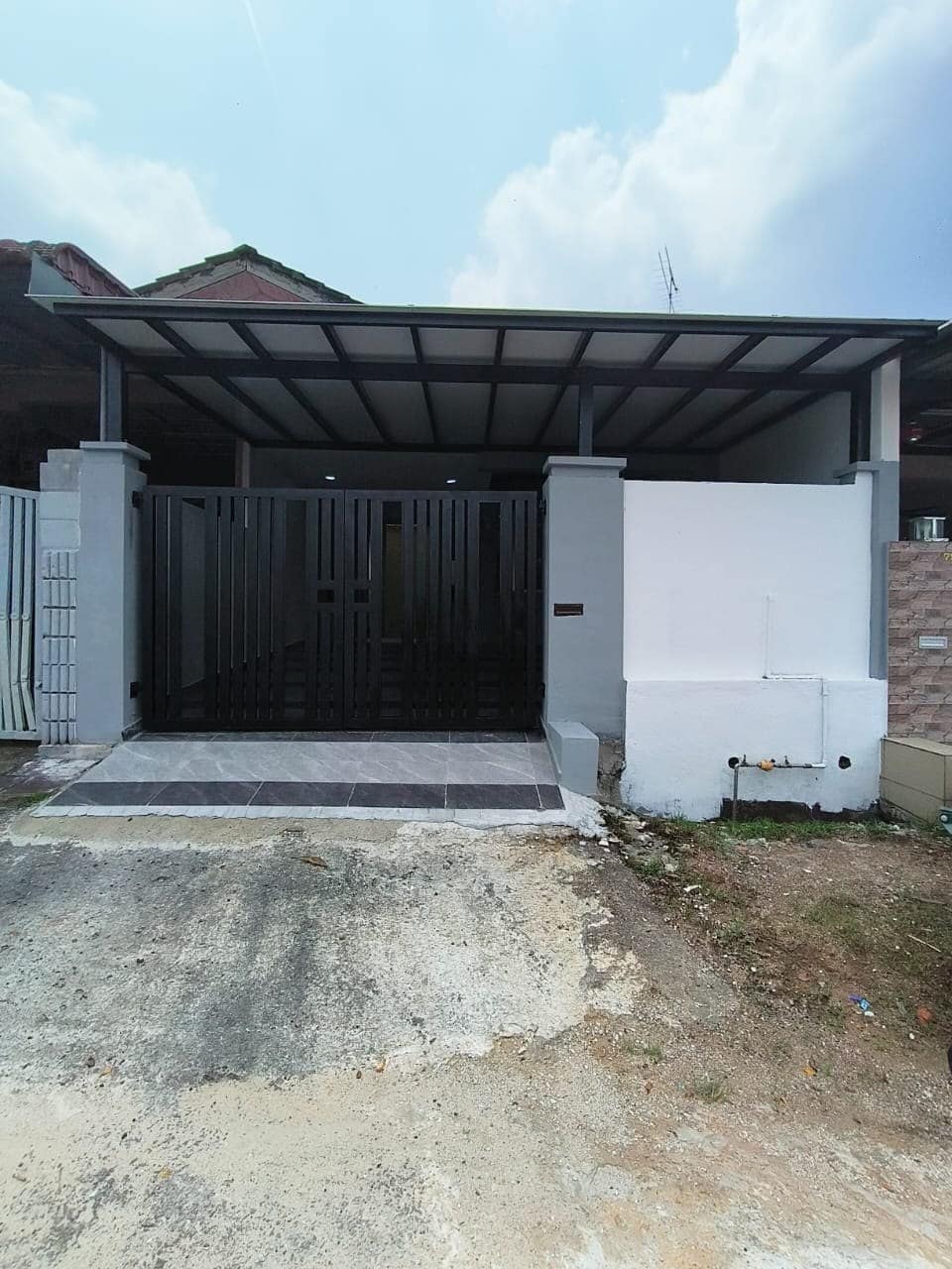 Single Storey Terrace House Taman Desa โ photo 1