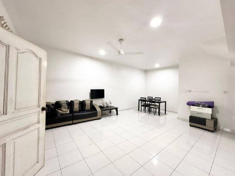 House Jalan Indah 19, Bukit Indah – photo 1