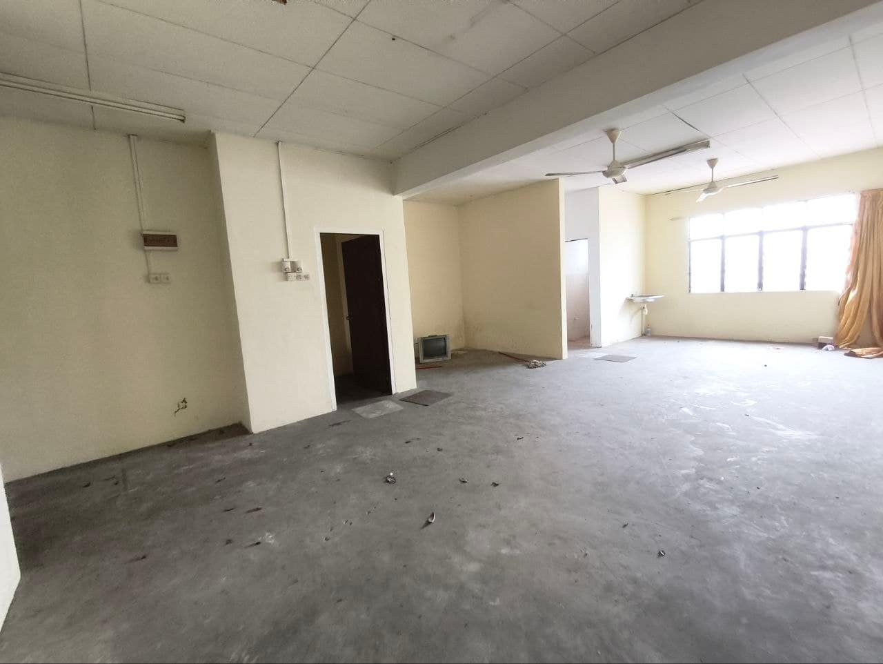 2 Storey Shoplot Impian Emas – photo 1