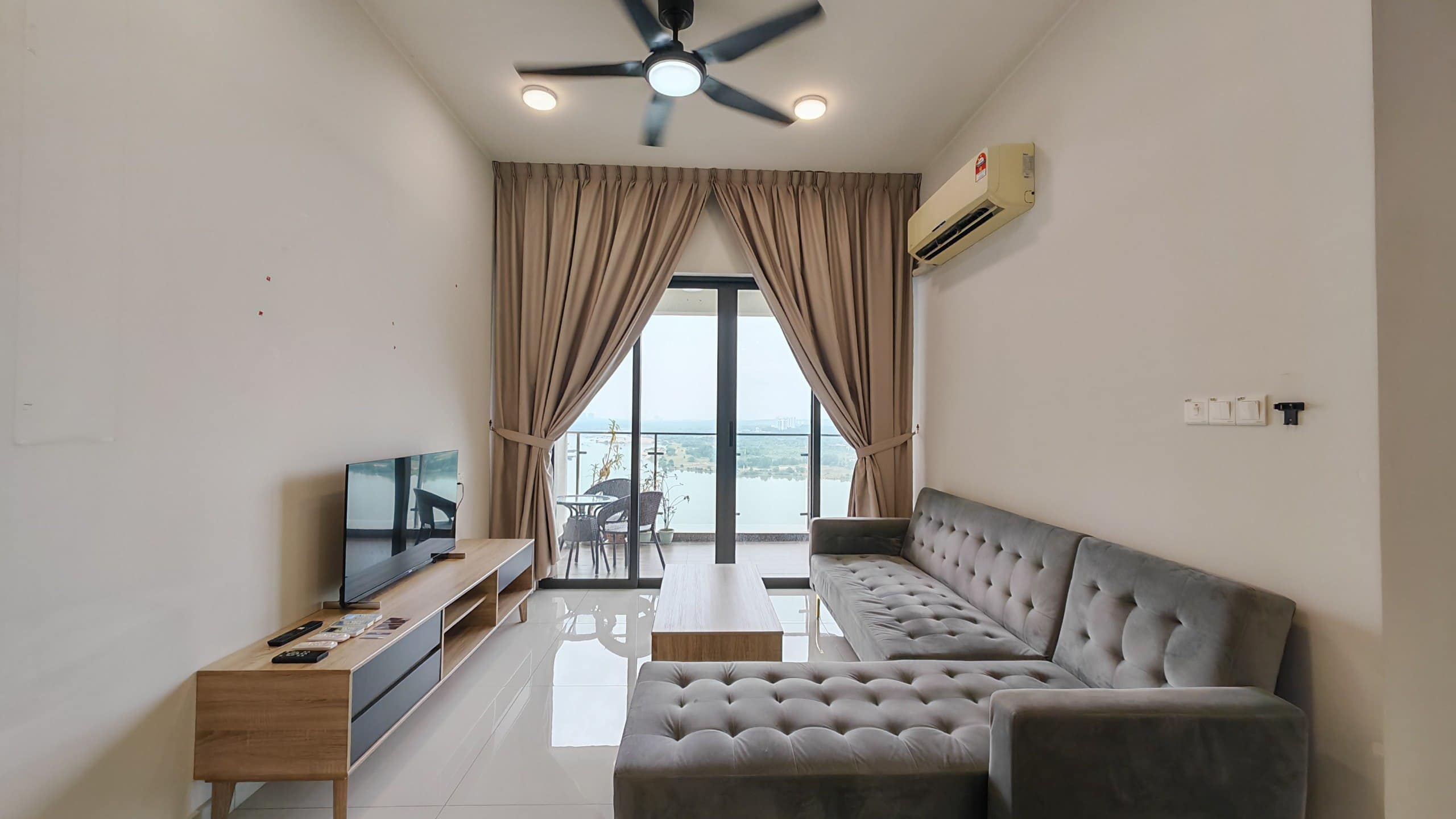 Condominium Country Garden Danga Bay – photo 1