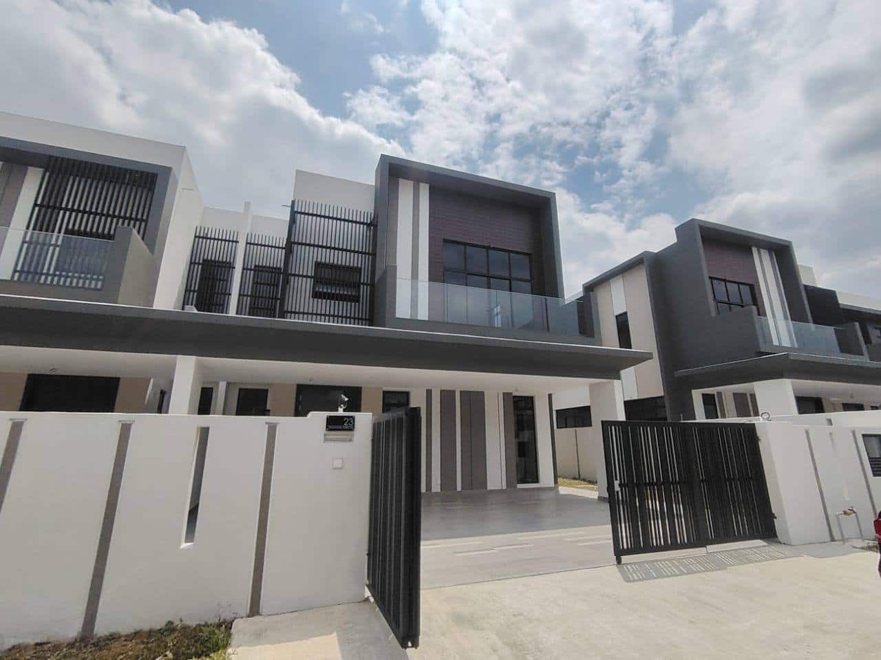 Double Storey Semi-D Jalan Danga Sutera