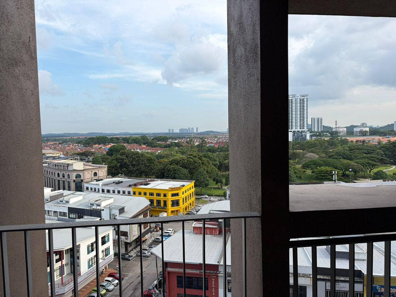Dual Key Type Studio Sky Trees Bukit Indah – photo 1