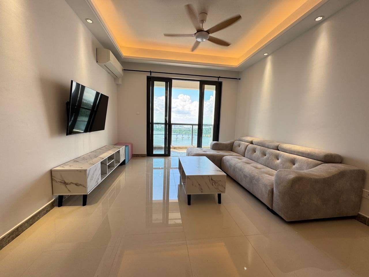 Condo R&F Princess Cove – photo 1
