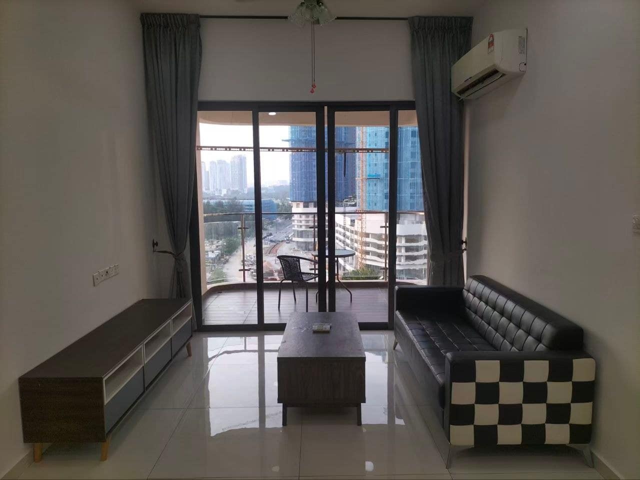 Condo Royal Strand Country Garden Danga Bay – photo 1