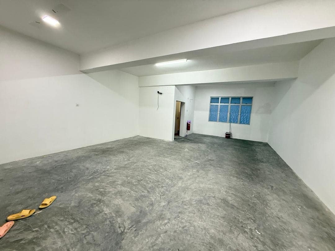 3 storey shop Taman Daya – photo 1