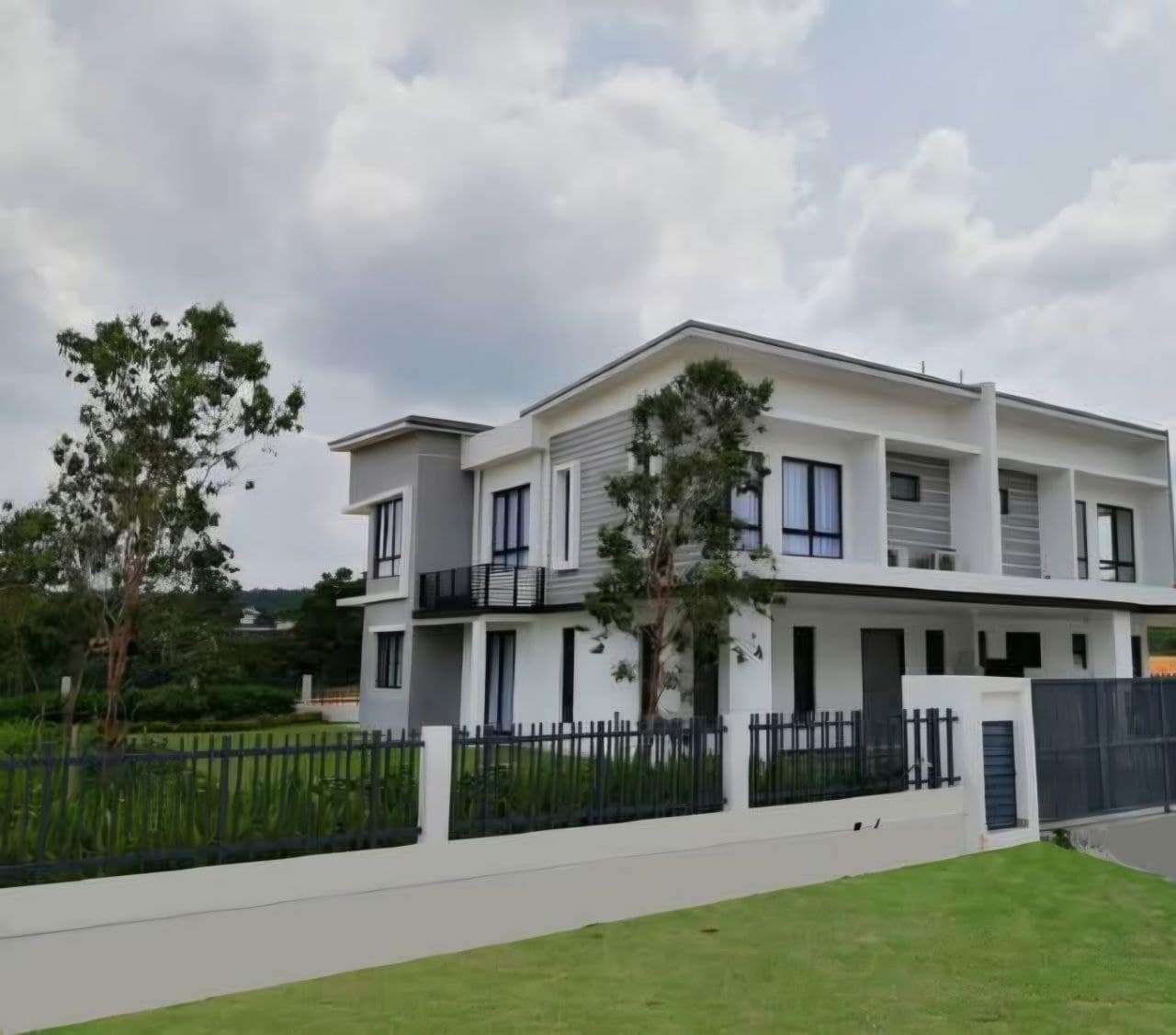 2 Storey Cluster House Corner Lot Glenmarie – photo 1