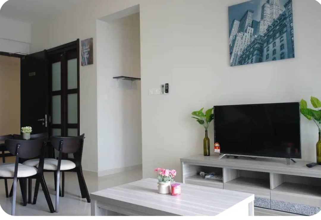 Low floor Bay Point Country Garden Danga Bay – photo 1