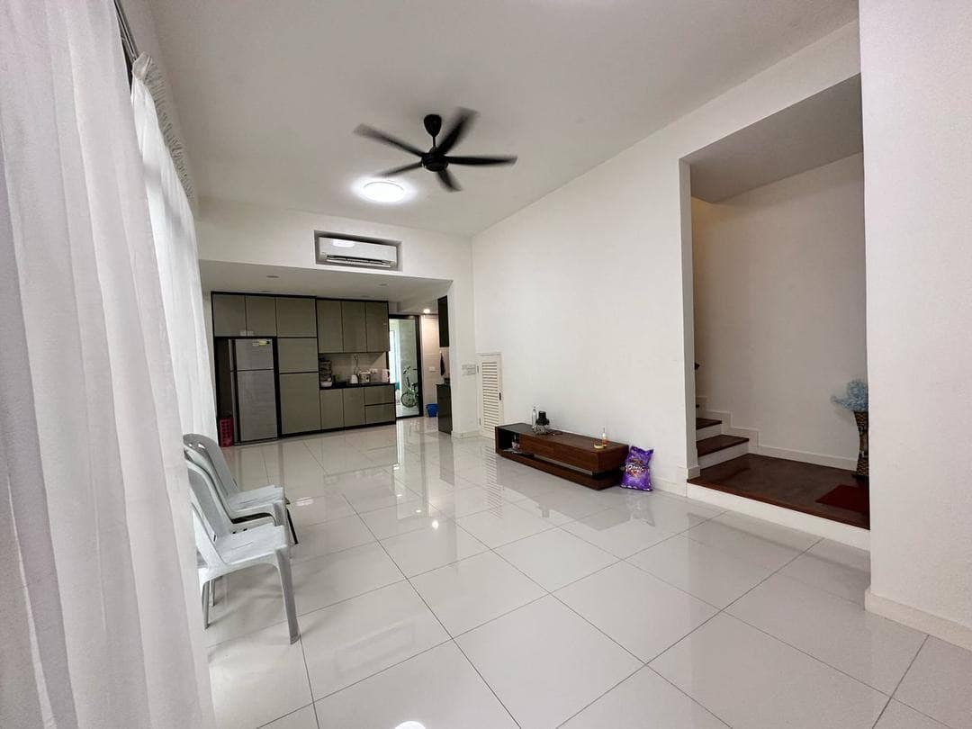 2-Storey Terrace Avira Medini – photo 1