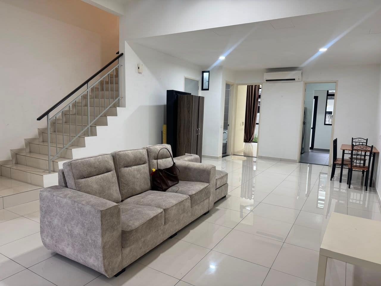 2-Storey Terrace House Eco Summer (Brighton) โ photo 1