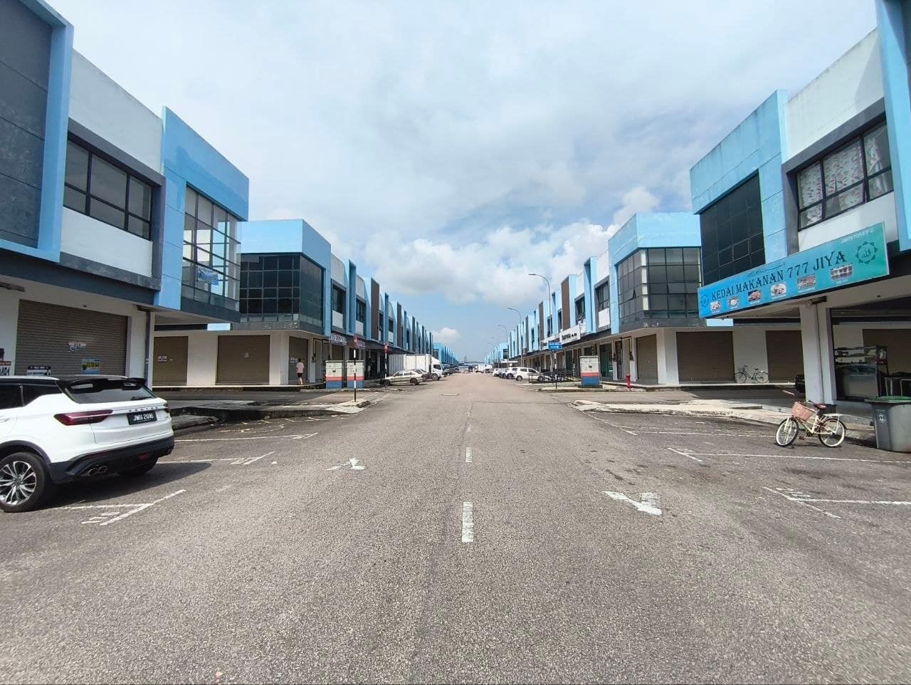 2-Storey Shoplot Pekan Nanas – photo 1