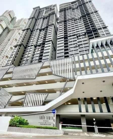 Twin Tower – photo 1