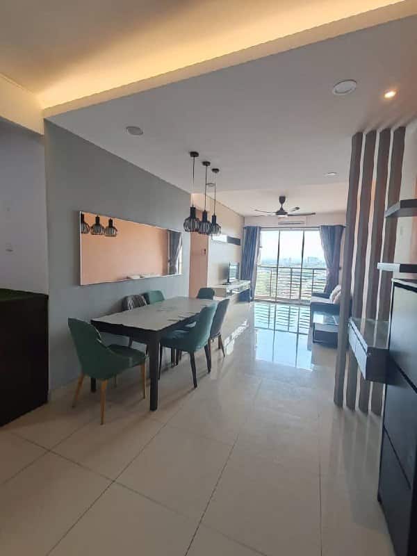 Condominium Larkin Height