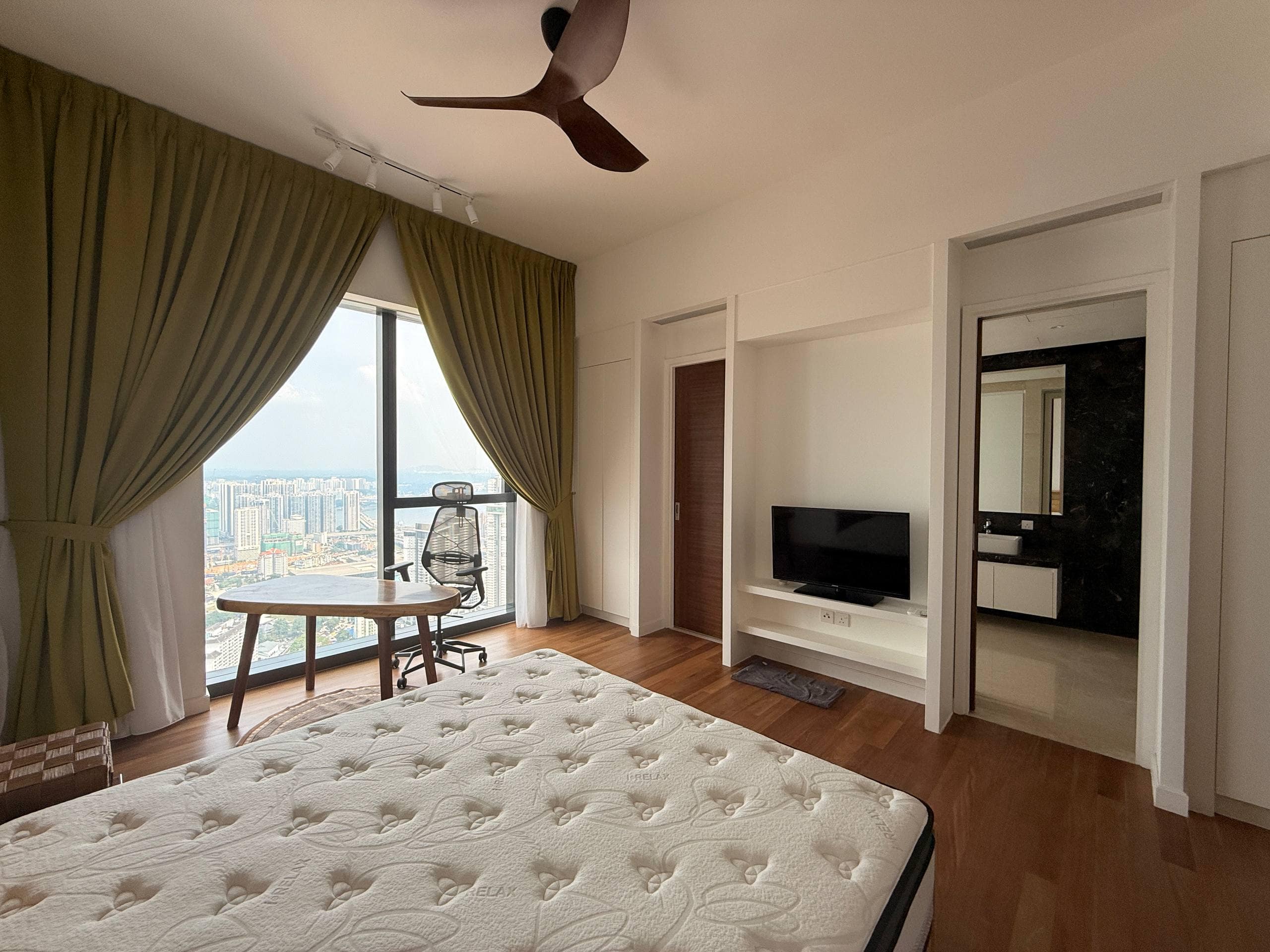 Condominium Meridin Bayvue – photo 1