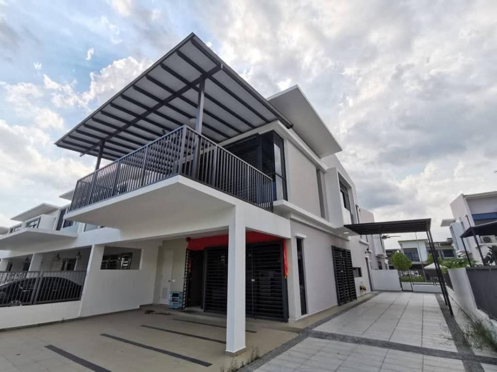 2-Storey Terrace Valley West – photo 1
