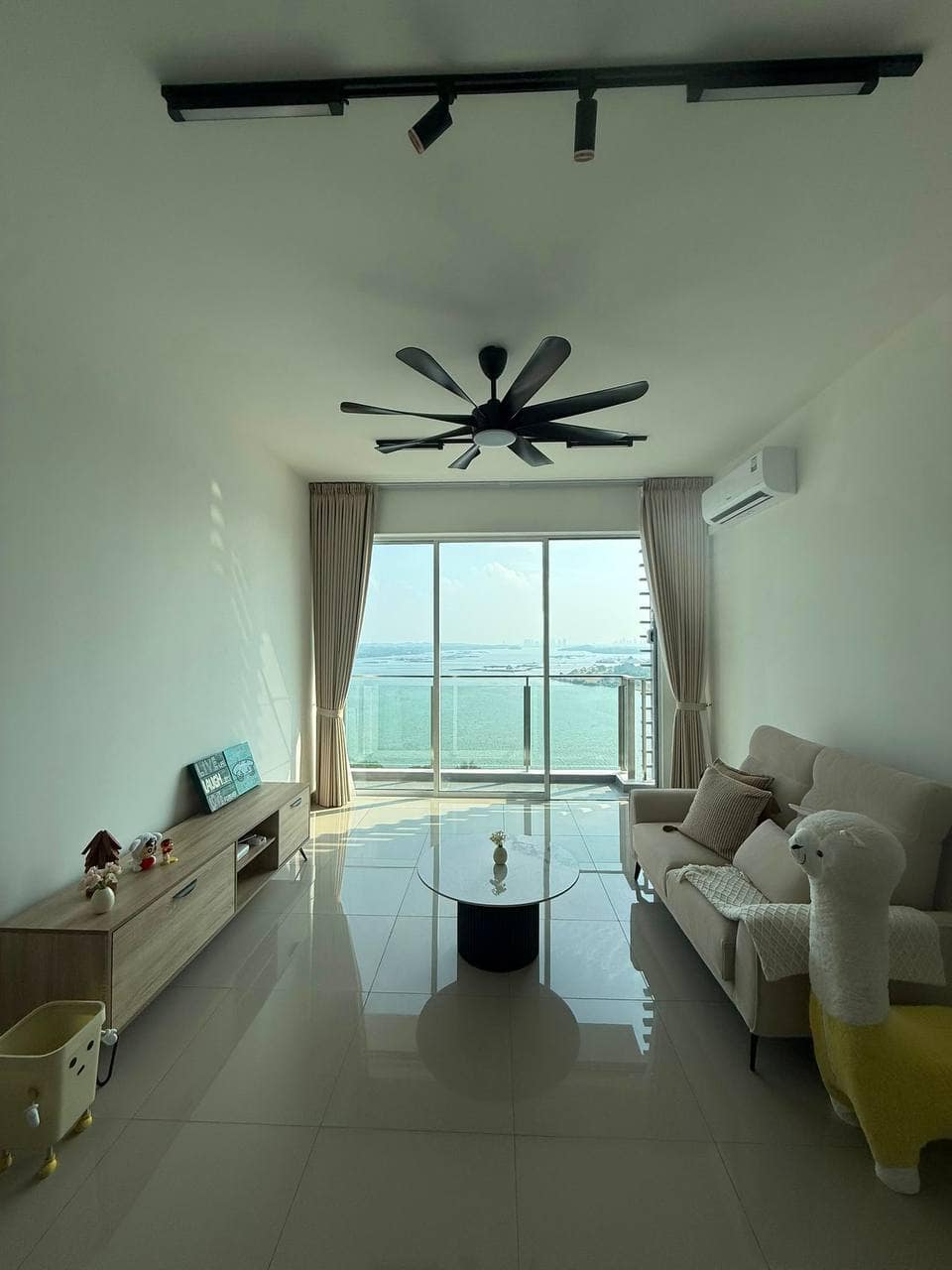 Condominium MBW Bay Vista Tiara – photo 1