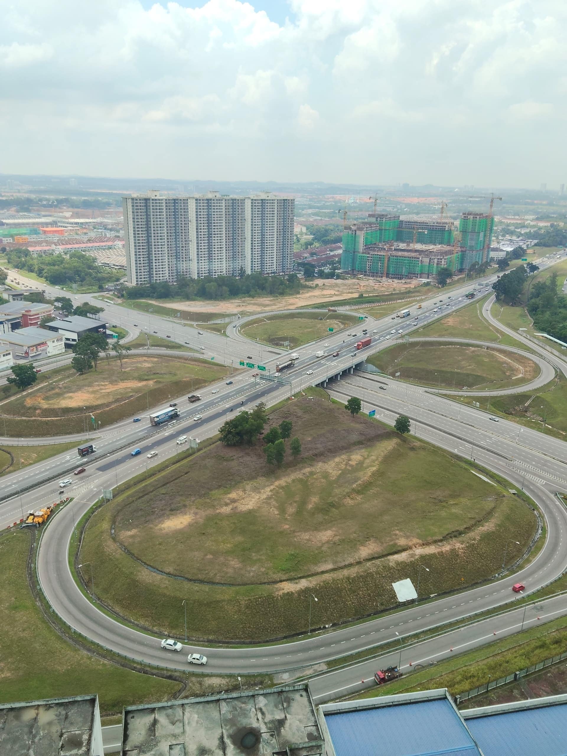 Condominium D'summit Residence – photo 1