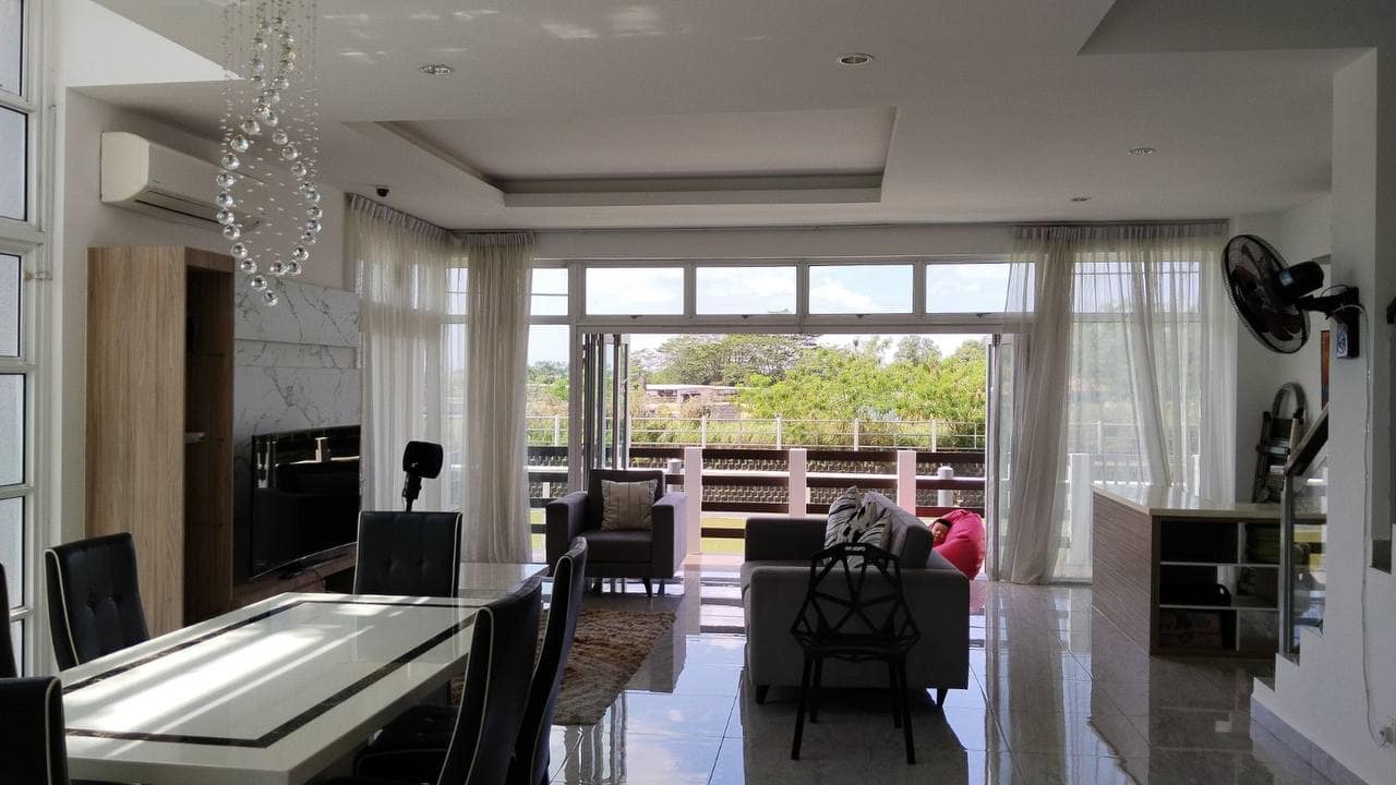 3-Storey Villa Seri Austin – photo 1