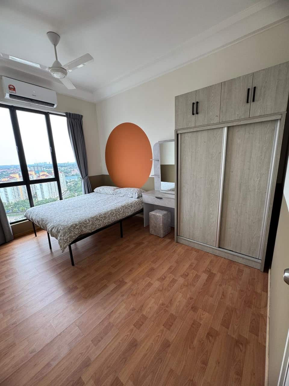 Listing Type: Rent - Rooms
Property Type: Condo
Lo…