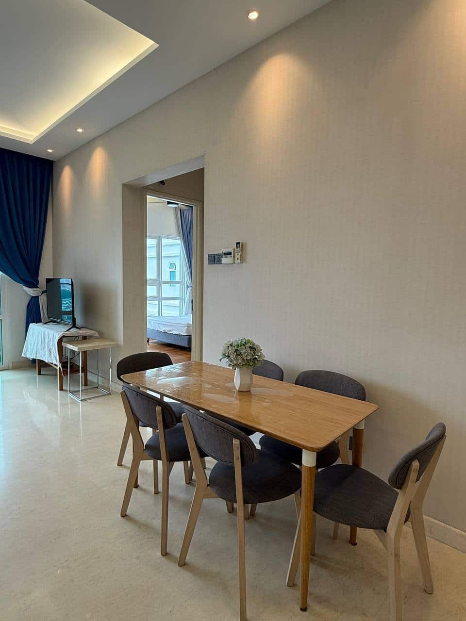 🏡 FOR RENT (LL8062)
📍Tri Tower | City View | Roo…