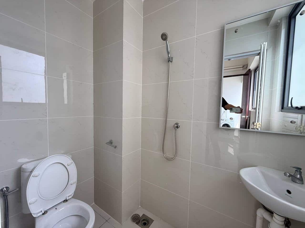 For Rent ๏ผJQ8572๏ผ
Kingsbay Country Garden
๐Danga โฆ