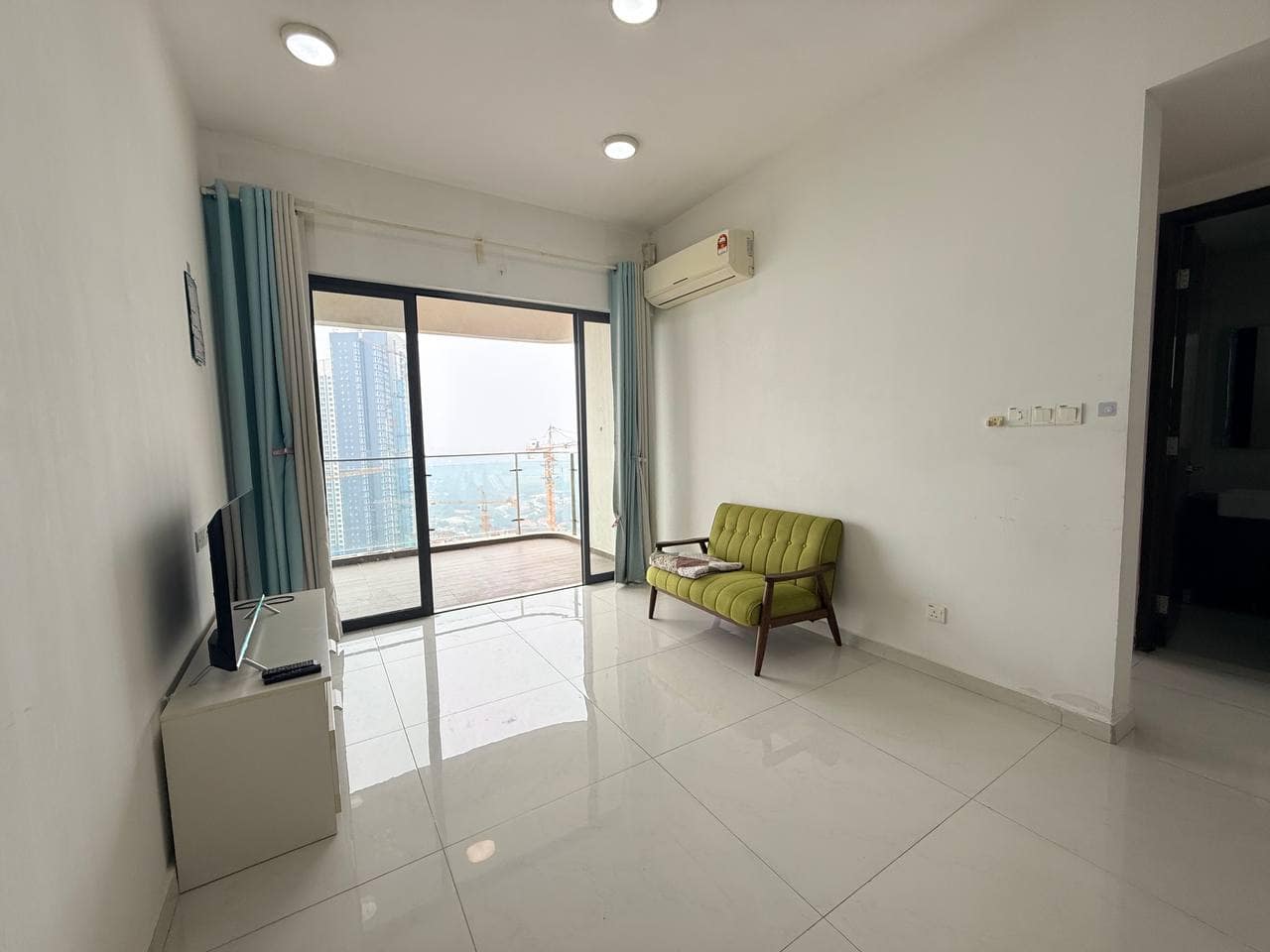 Condominium Danga Bay – photo 1