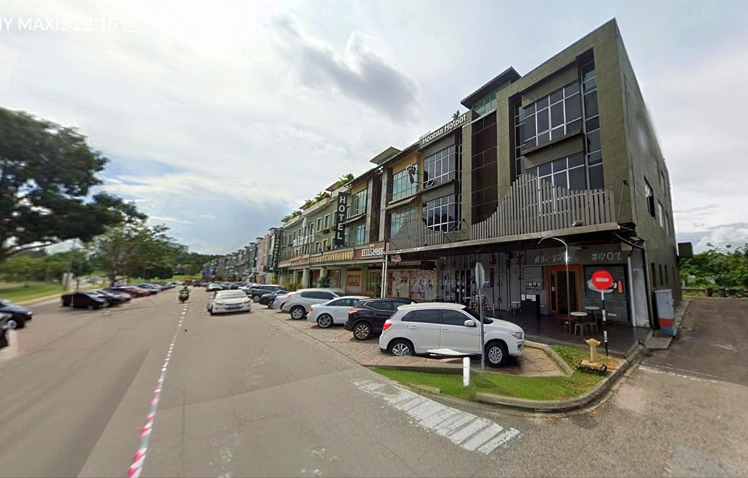 3-Storey Shop Lot Taman Mount Austin – photo 1