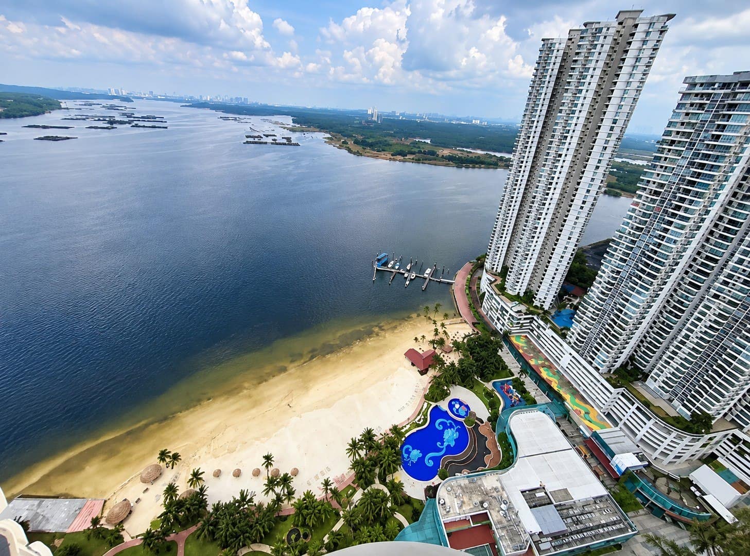 Condo Country Garden Danga Bay – photo 1