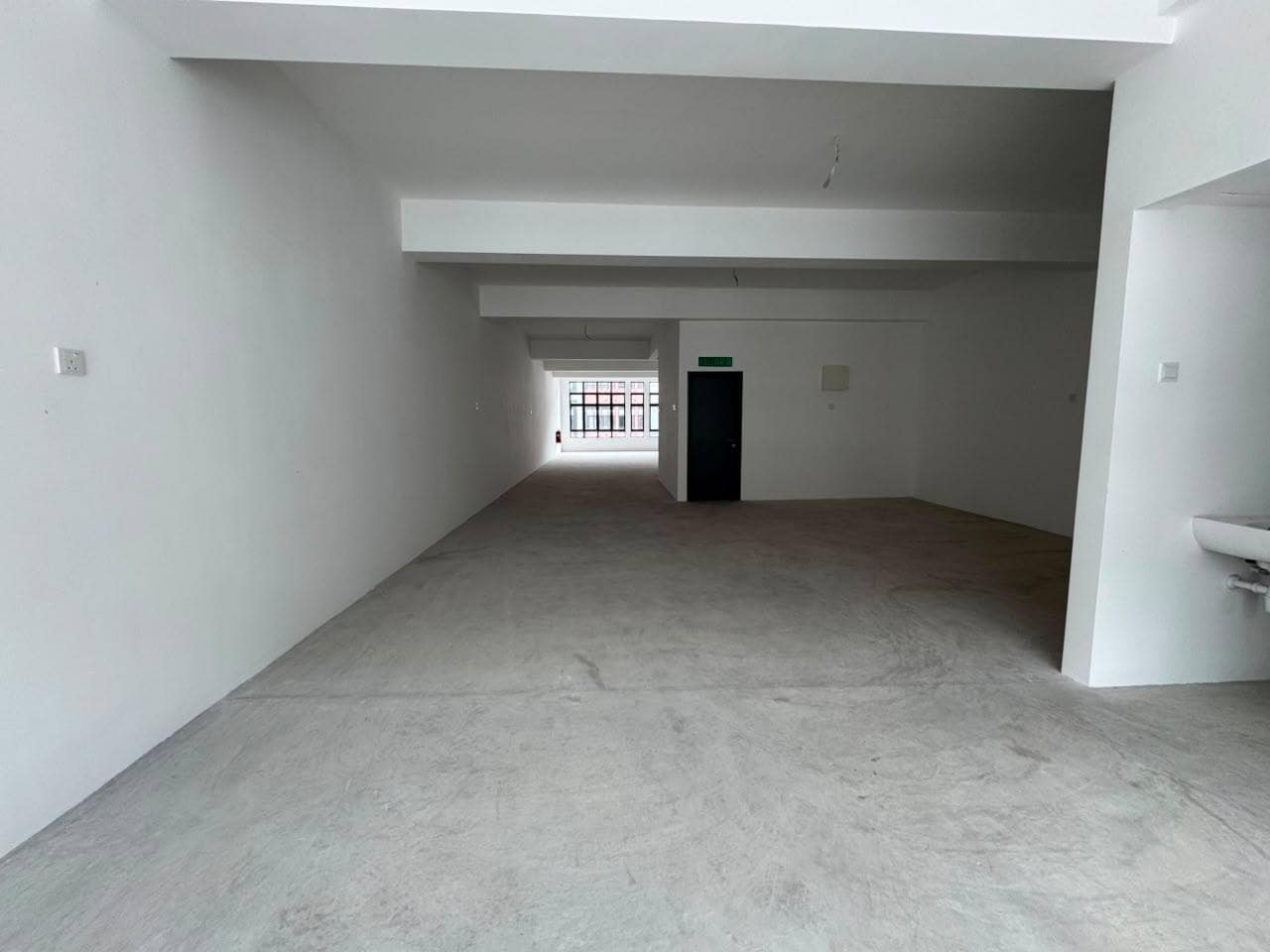 Three Storey Shoplot Sutera Square @ Sutera Utama – photo 1
