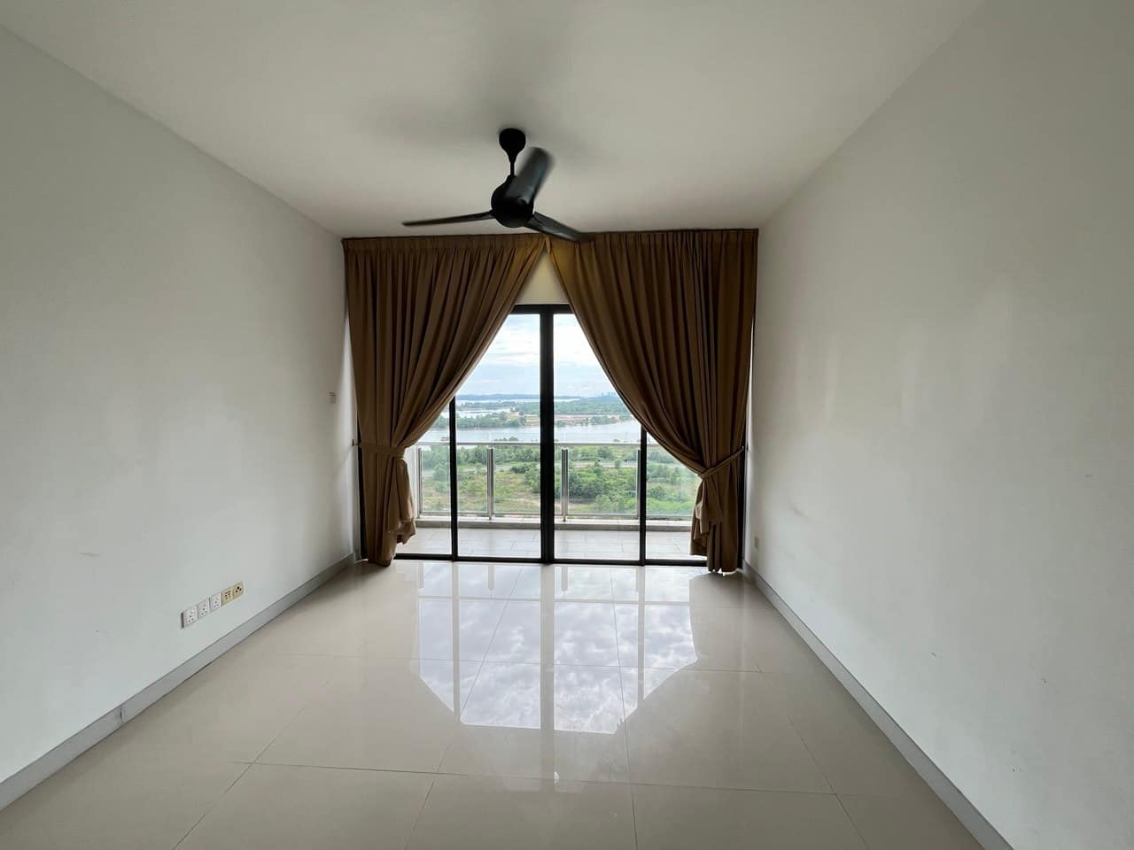 Condo Danga Bay – photo 1
