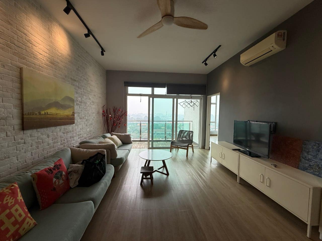 Condominium Larkin – photo 1