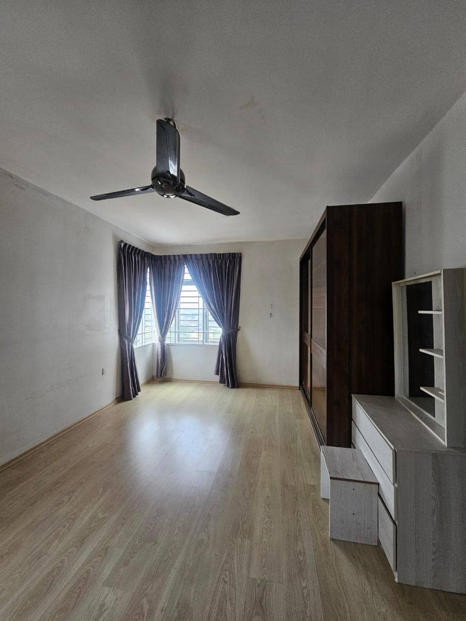 Condo Larkin Heights – photo 1