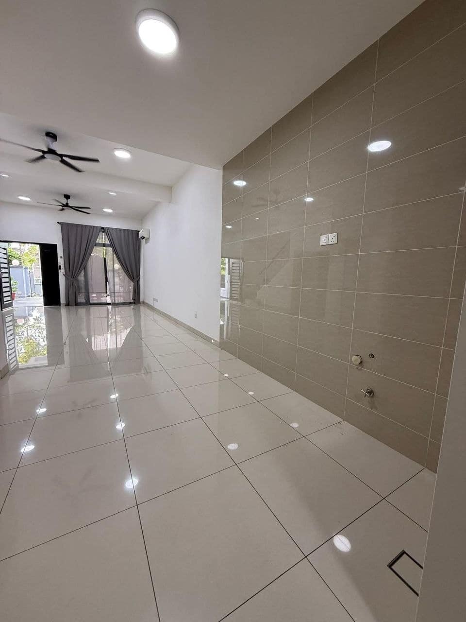 2-Storey Terrace Horizon Hills Valley West – photo 1