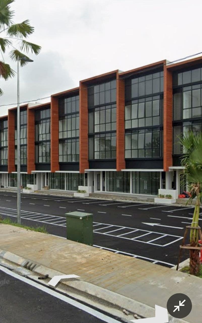 3 Storey Shoplot Intermediate Unit Jalan Aliff 6 – photo 1