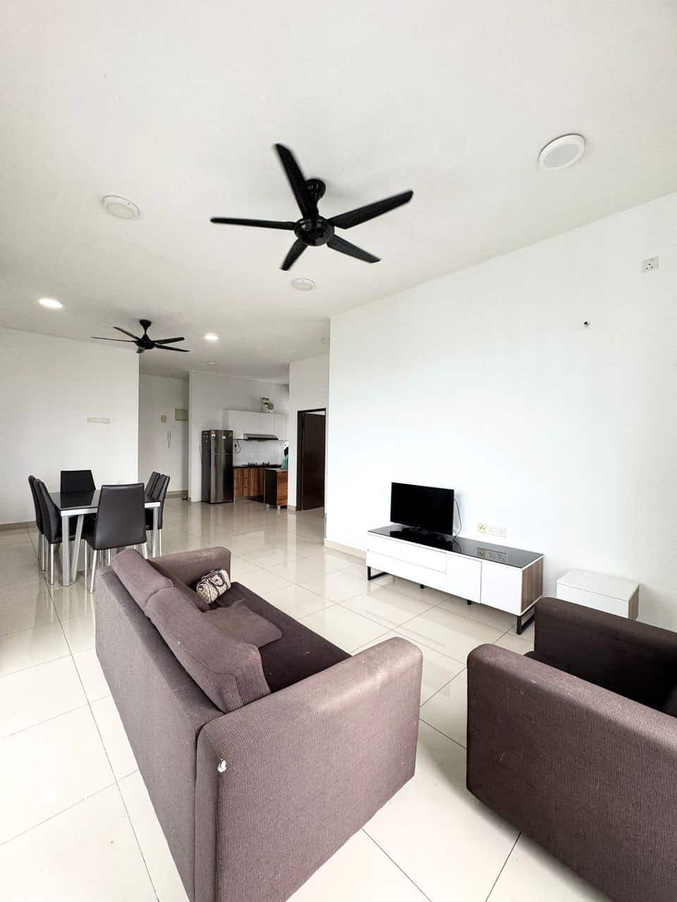 Apartment M Condominium Larkin