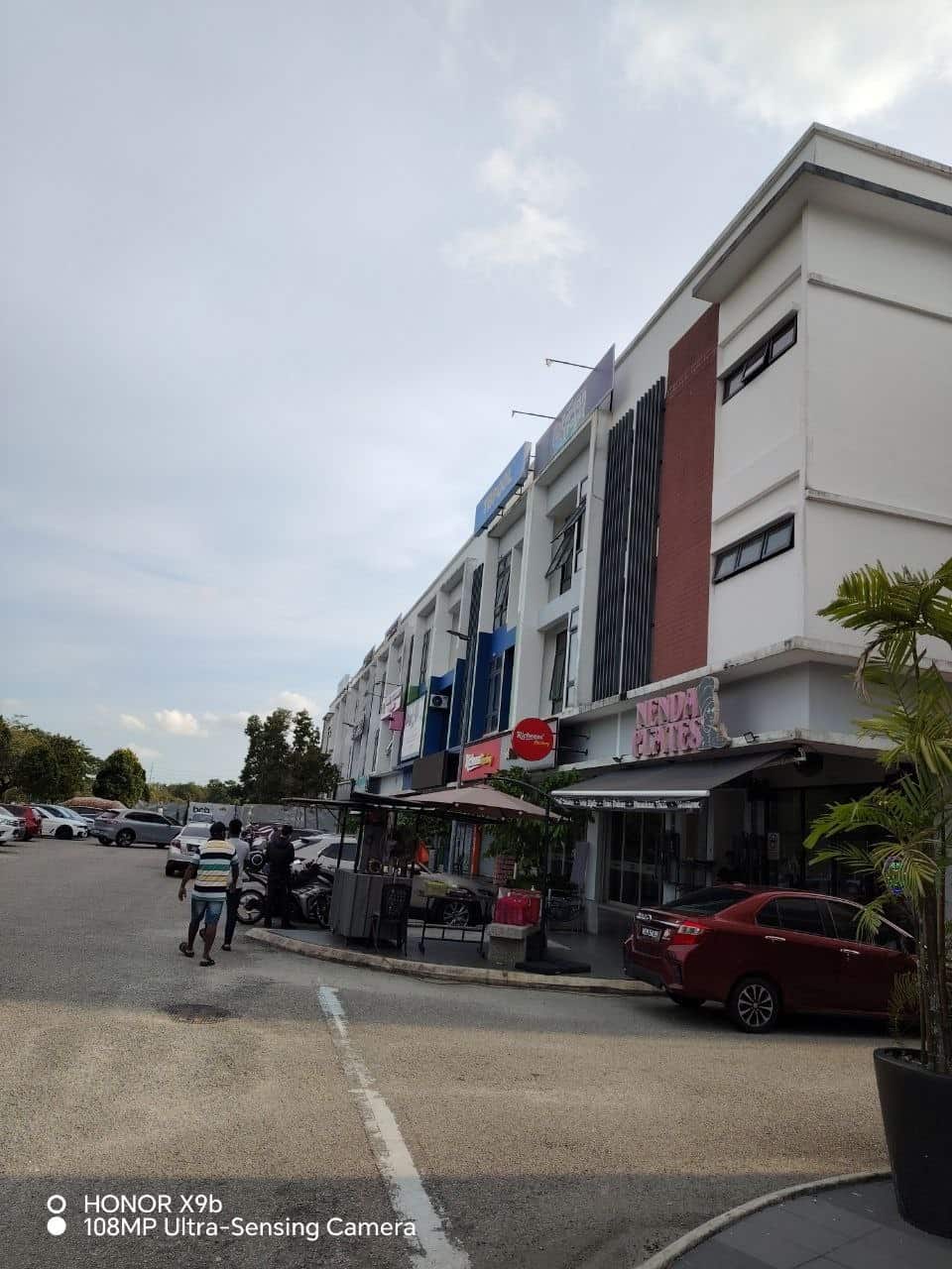 3 Storey Shop Versis Medini