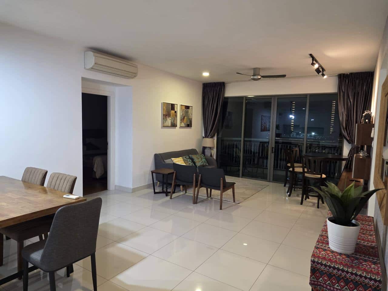 3-Storey Shop lot Larkin Town Centre