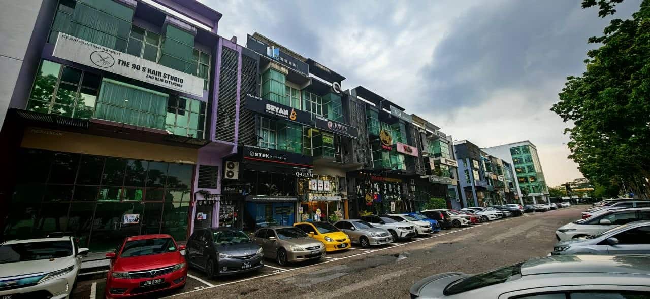 3.5 Storey Shoplot Pusat Perdagangan Danga Utama