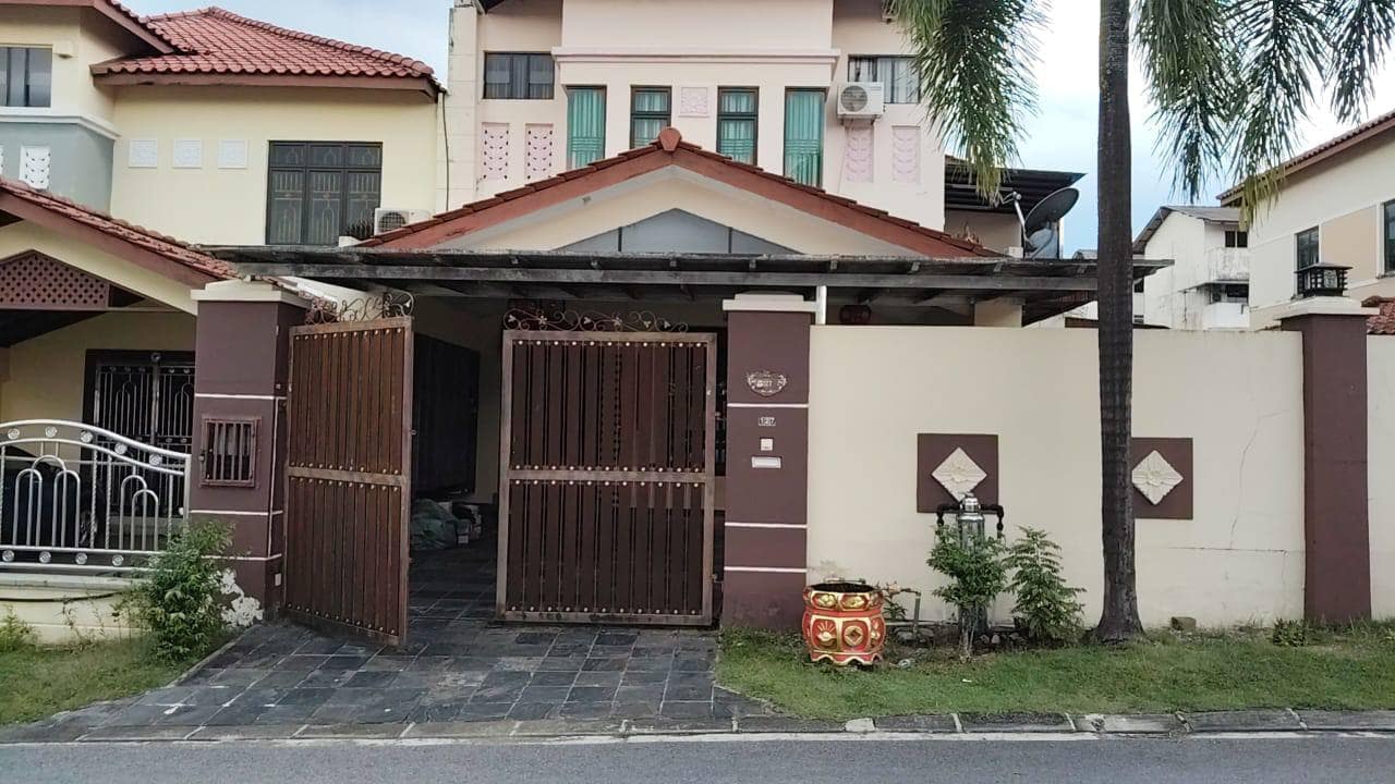 Double Storey Semi-Detached (Endlot) Taman Sutera Utama, Skudai – photo 1