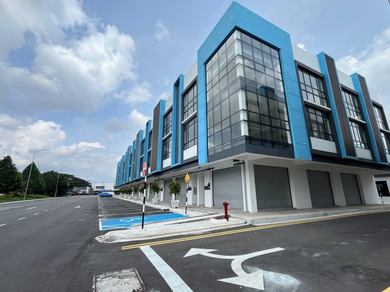 3-Storey Shoplot Intermediate Pekan Sentral Phase 3 – photo 1