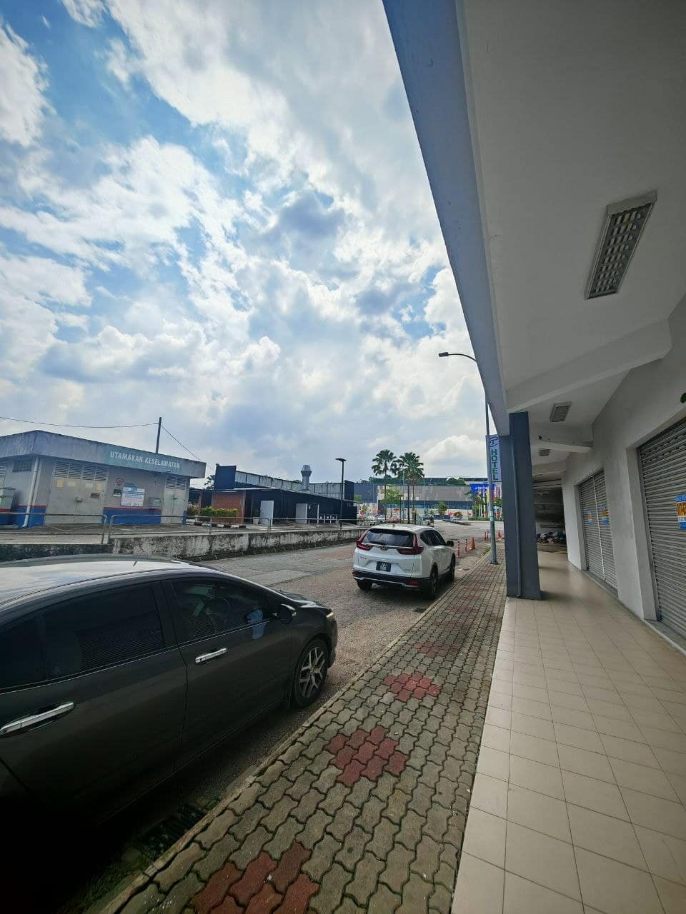 Corner Lot Desa Tebrau โ photo 1